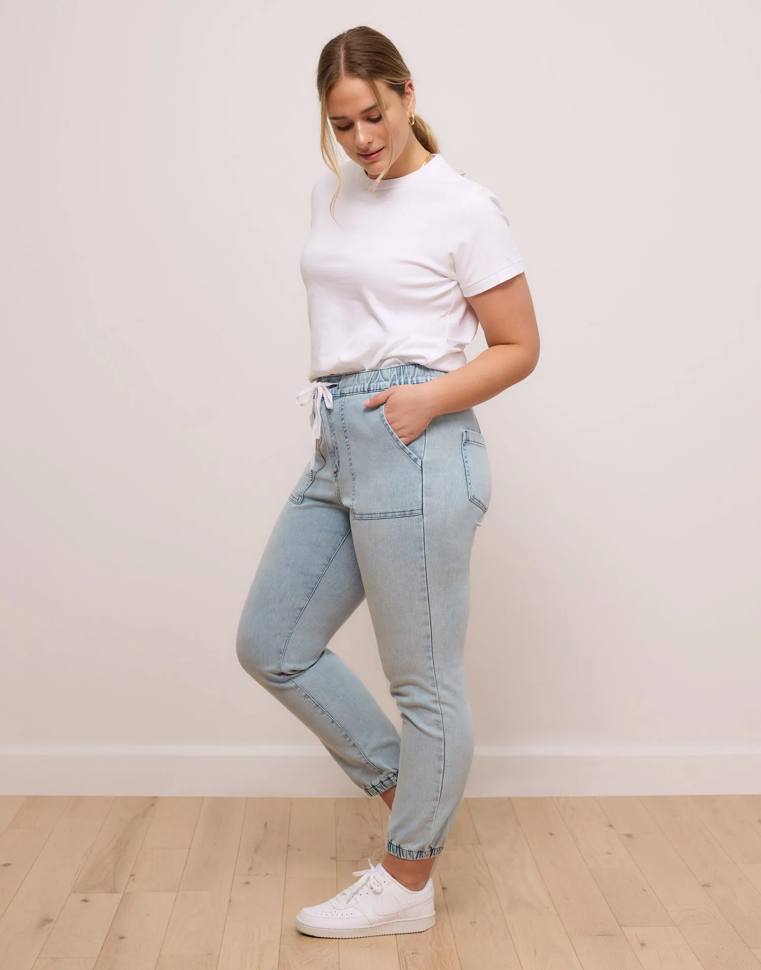 MALIA RELAXED JEANS JOGGER / CLOUD BLUE