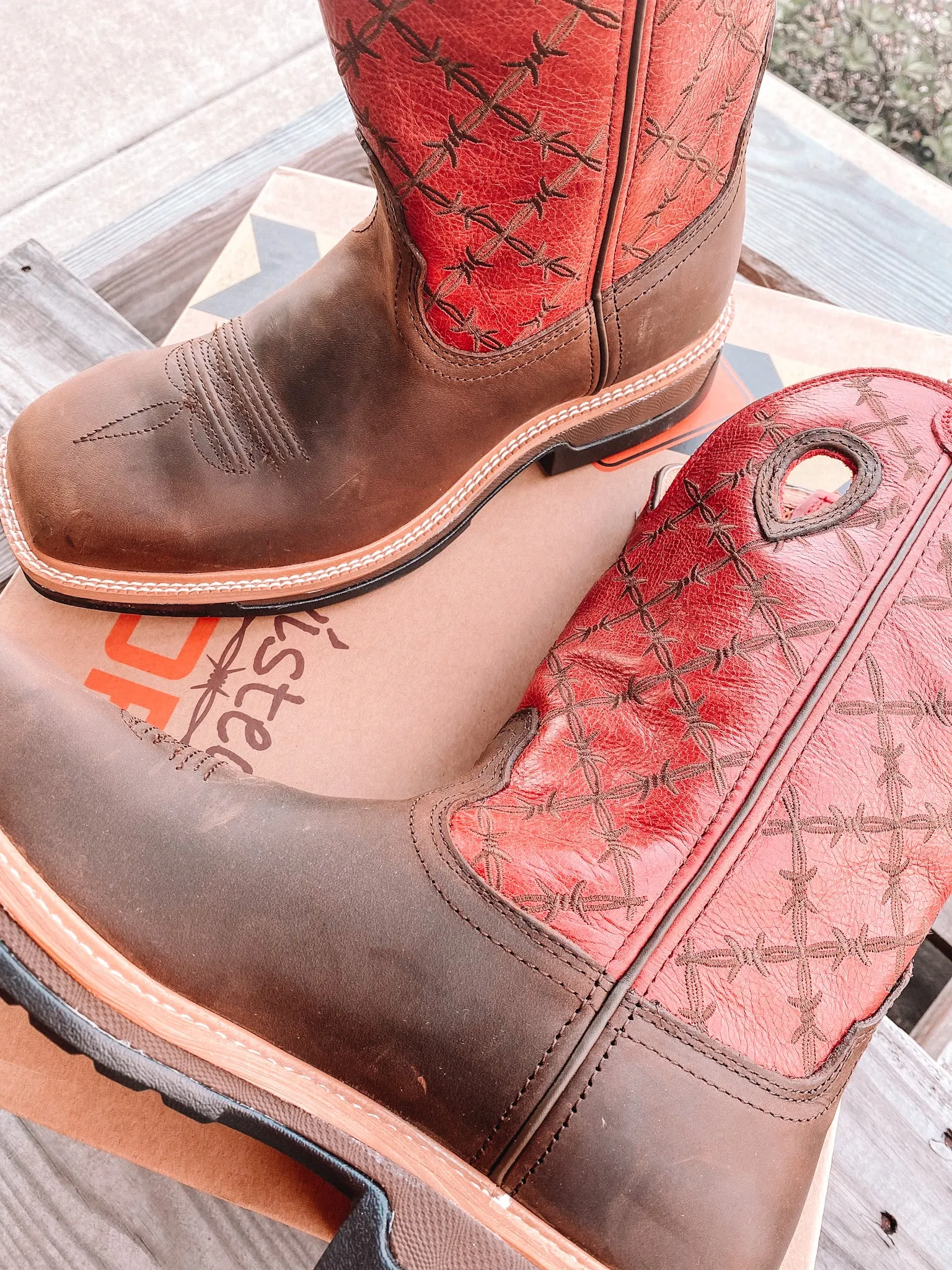 TWISTED X ALLOY TOE WESTERN WORK BOOT - RED WIRE