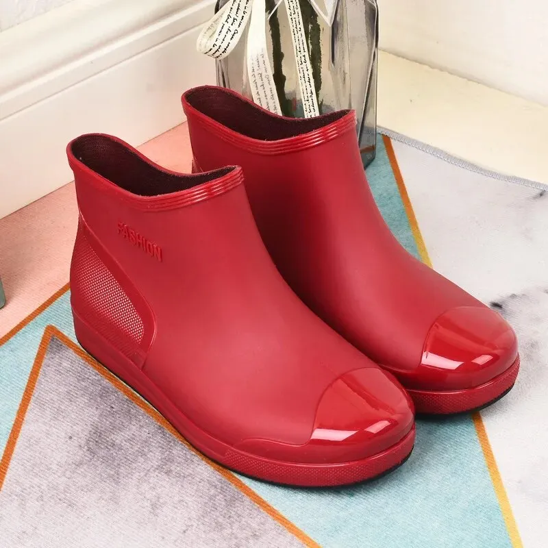 Women's Rain Boots Short Tube Non-slip Water Boots Warm Overshoes Comfortable Boots - WRB50133